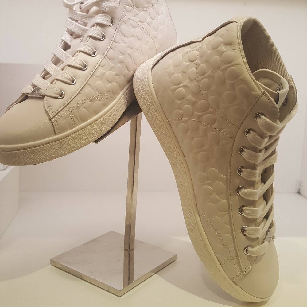Sneakers coach